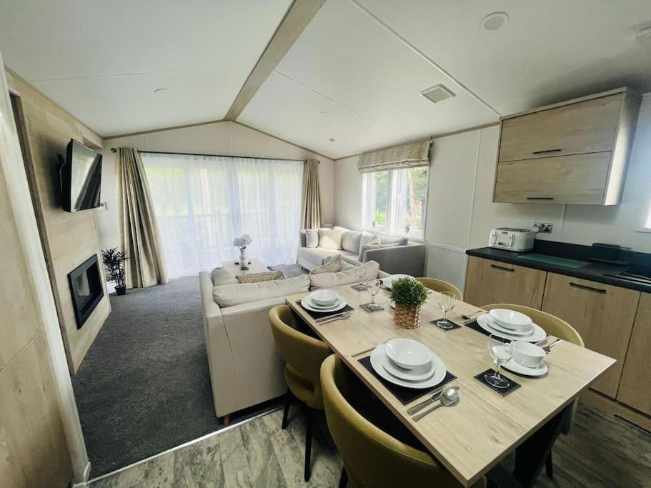 Hideaway Retreat With Hot Tub Villa Йорк Екстериор снимка